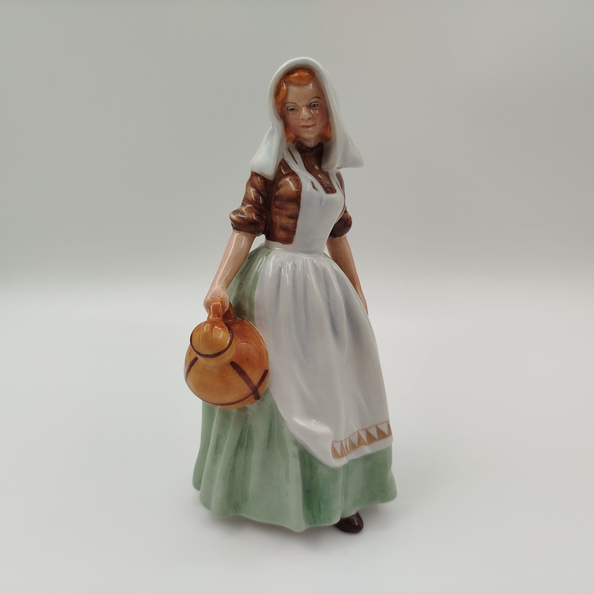 Статуэтка "Доярка (The milkmaid)", фарфор, роспись, Royal Doulton, Великобритания, 1949 г., Royal Doulton