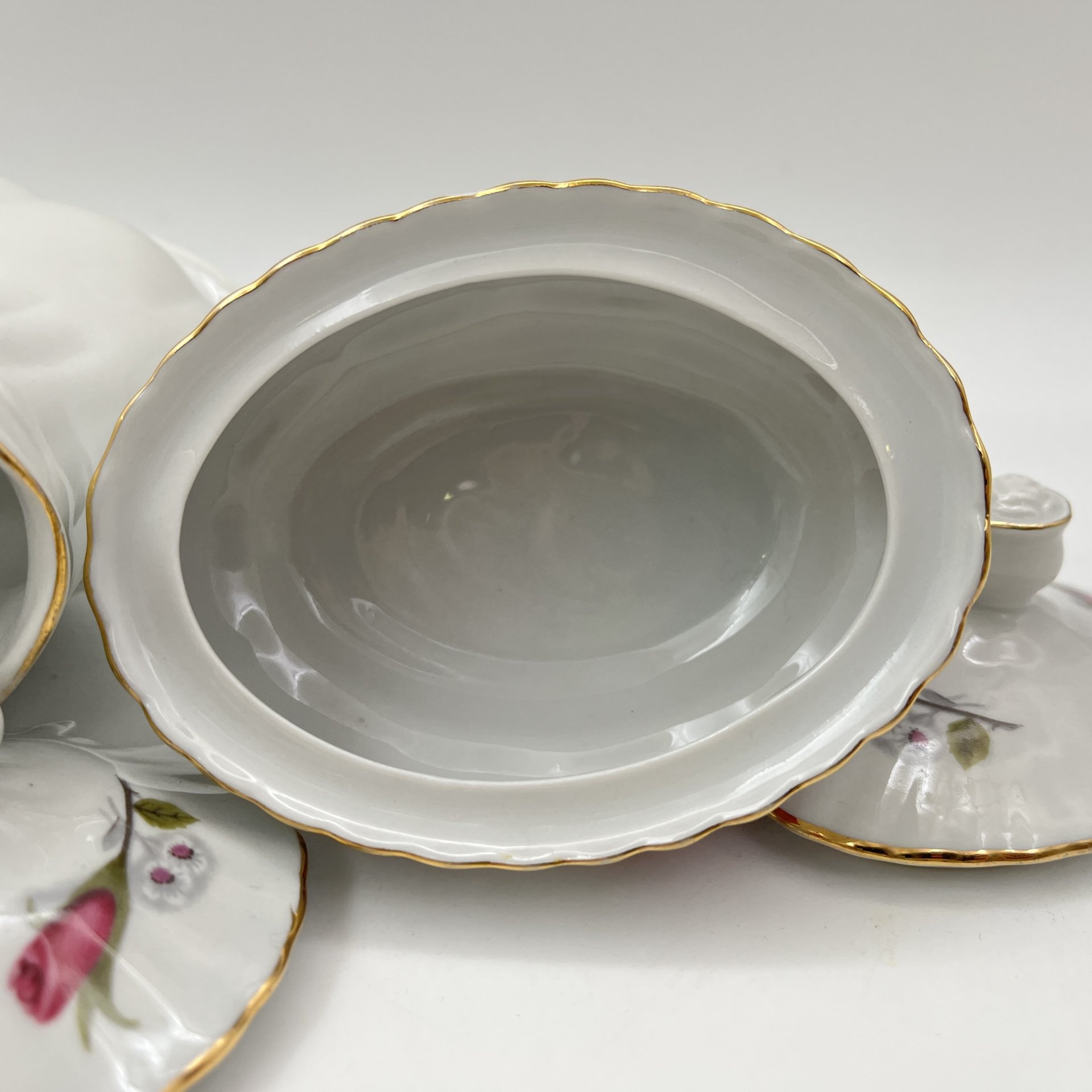 Набор для сервировки стола (4 предмета), украшенный изображением розы