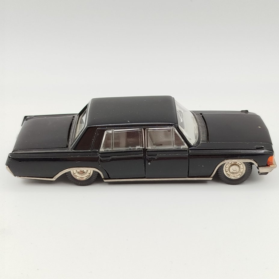 Модель автомобиля "ЗИЛ-117" , в масштабе 1:43