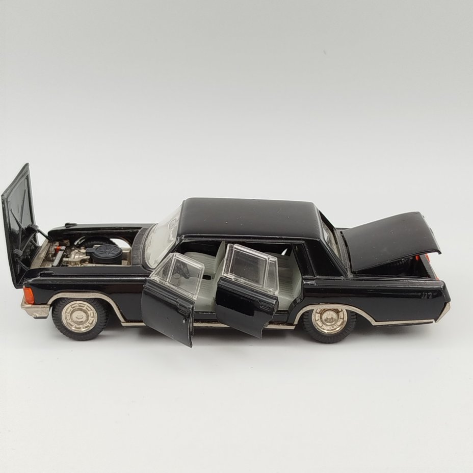 Модель автомобиля "ЗИЛ-117" , в масштабе 1:43, Саратовский завод «Тантал»
