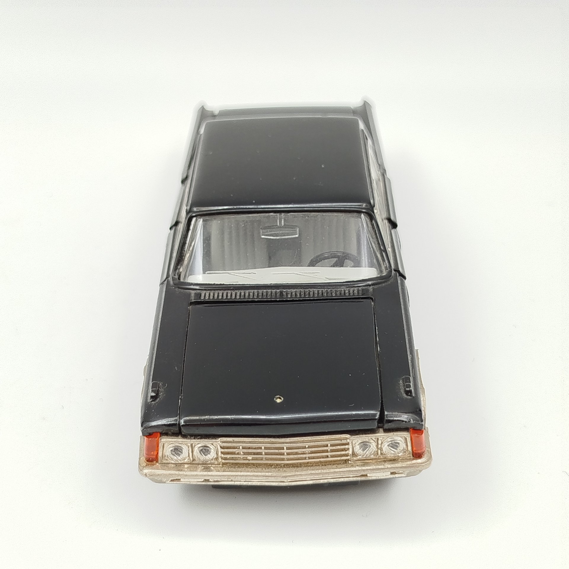 Модель автомобиля "ЗИЛ-117" , в масштабе 1:43