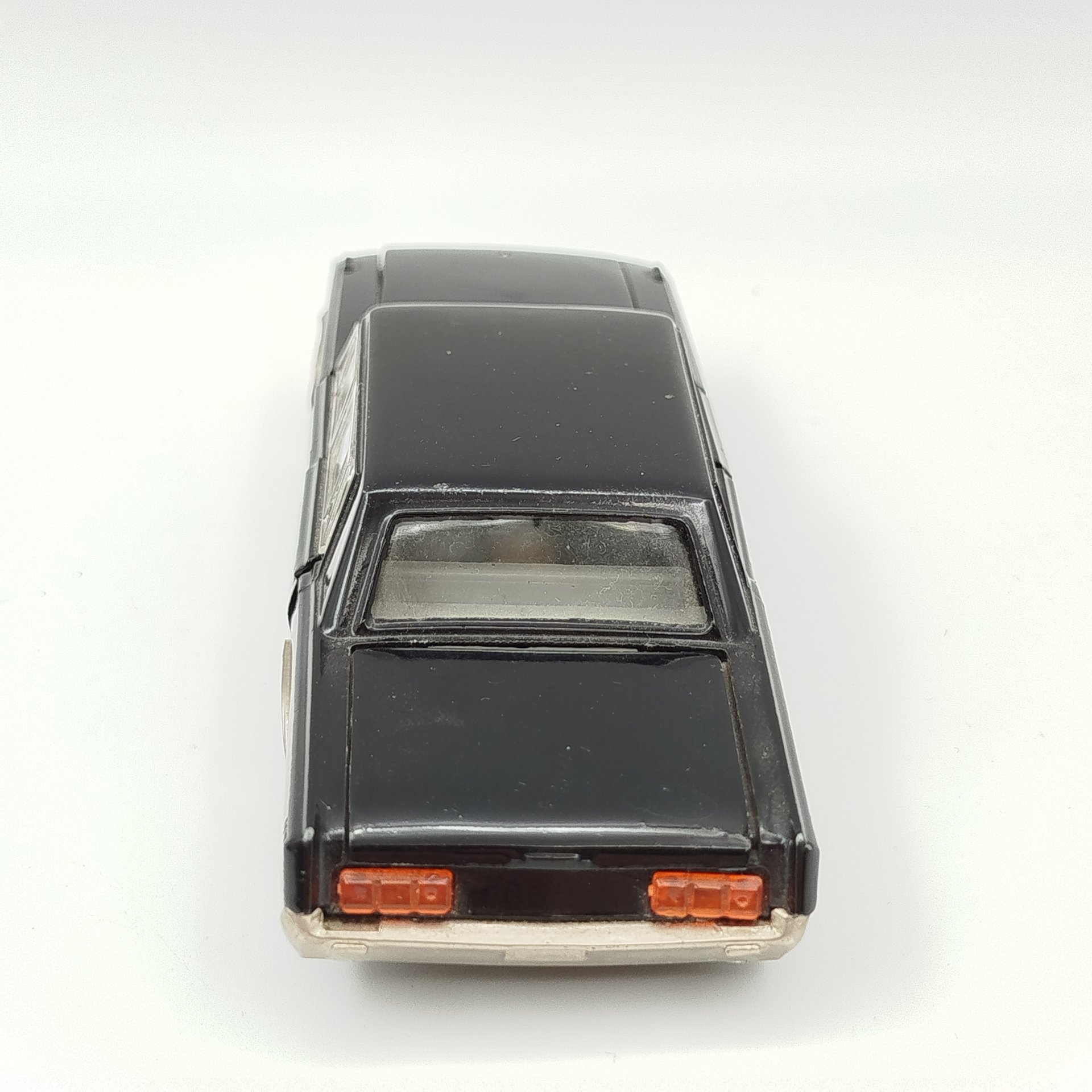 Модель автомобиля "ЗИЛ-117" , в масштабе 1:43