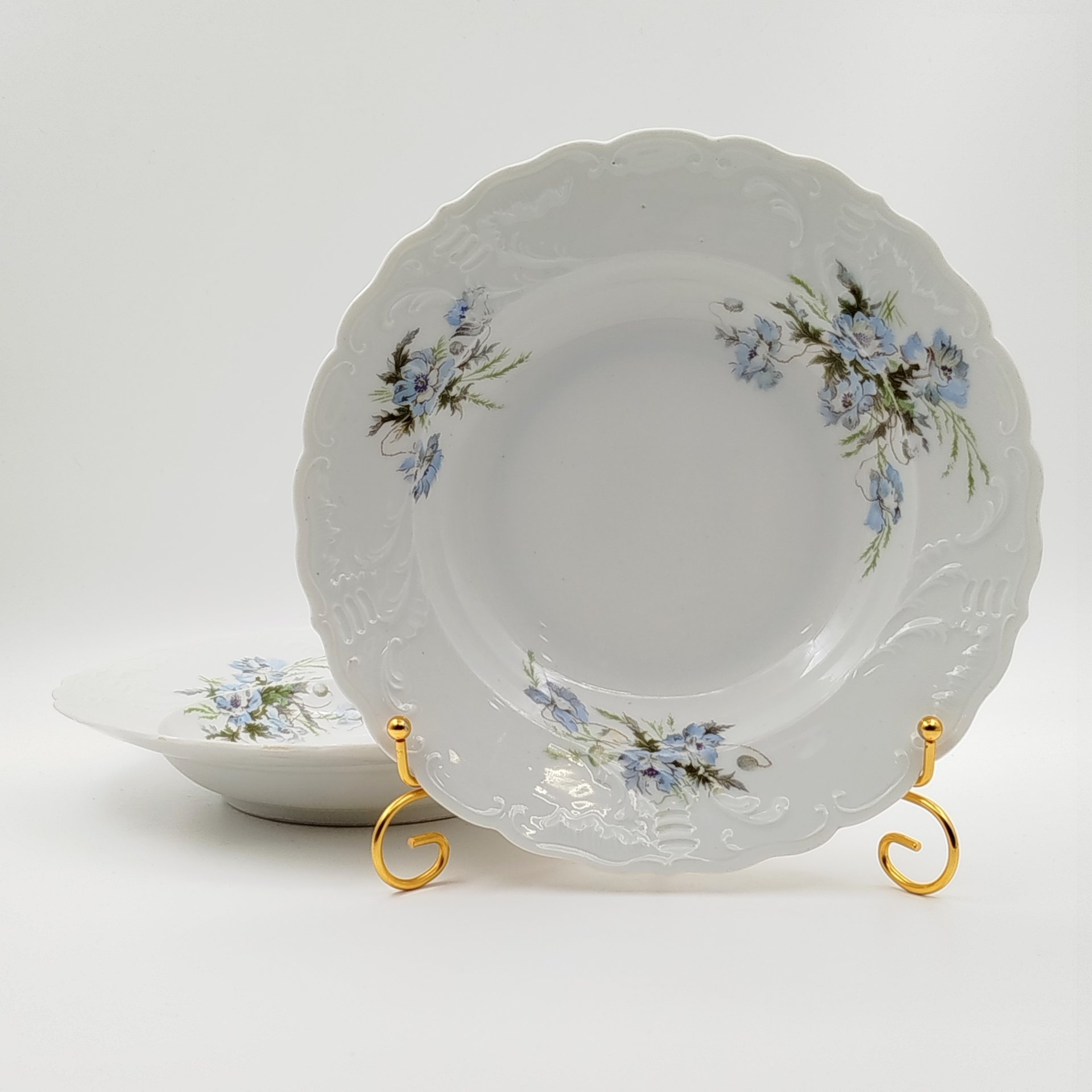 Пара суповых тарелок с декором в виде голубых цветов, фарфор, деколь, Российская империя, 1900-1917 гг.