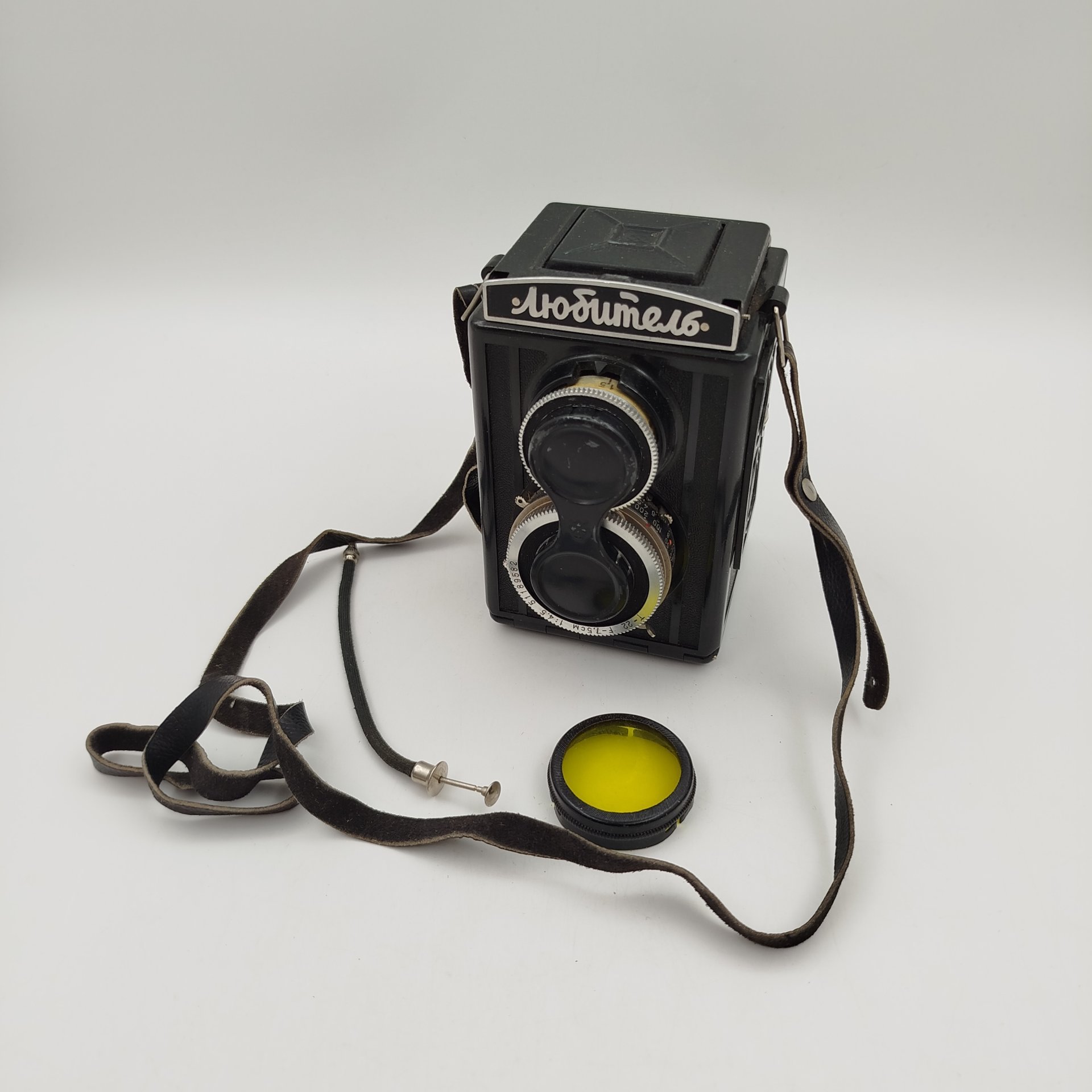 Фотоаппарат среднеформатный "Любитель" с объективом "Т-22 F=7,5 cm 1:4.5" в оригинальной коробке с документами, металл, стекло, кожа, пластик, картон, печать, Государственный оптико-механический завод имени ОГПУ (ГОМЗ), СССР, 1951 г., Государственный оптико-механический завод имени ОГПУ (ГОМЗ)