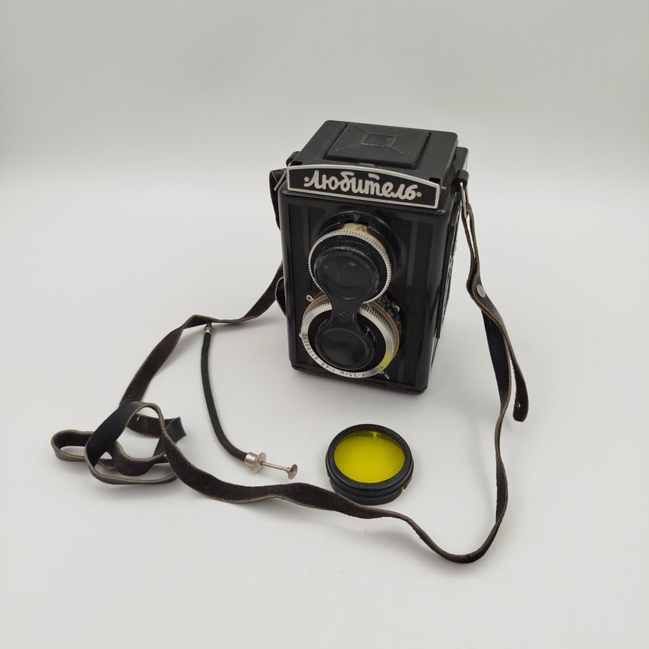 Фотоаппарат среднеформатный "Любитель" с объективом "Т-22 F=7,5 cm 1:4.5" в оригинальной коробке с документами, металл, стекло, кожа, пластик, картон, печать, Государственный оптико-механический завод имени ОГПУ (ГОМЗ), СССР, 1951 г., Государственный оптико-механический завод имени ОГПУ (ГОМЗ)