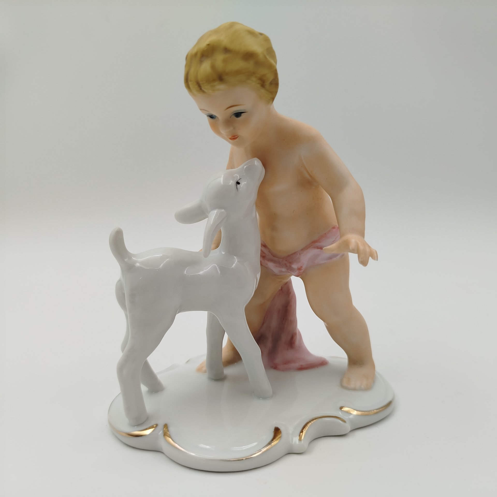 Статуэтка "Путти с козленком", фарфор, роспись, золочение, Европа, 1970-1990 гг.