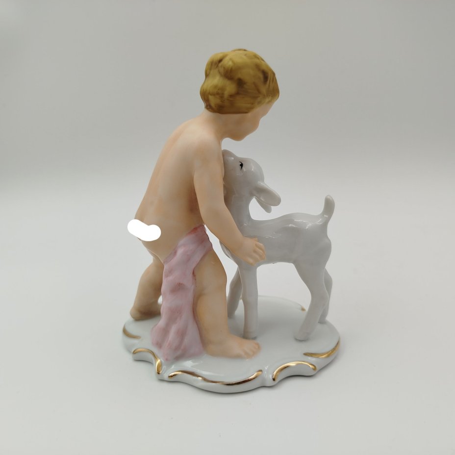 Статуэтка "Путти с козленком", фарфор, роспись, золочение, Европа, 1970-1990 гг.