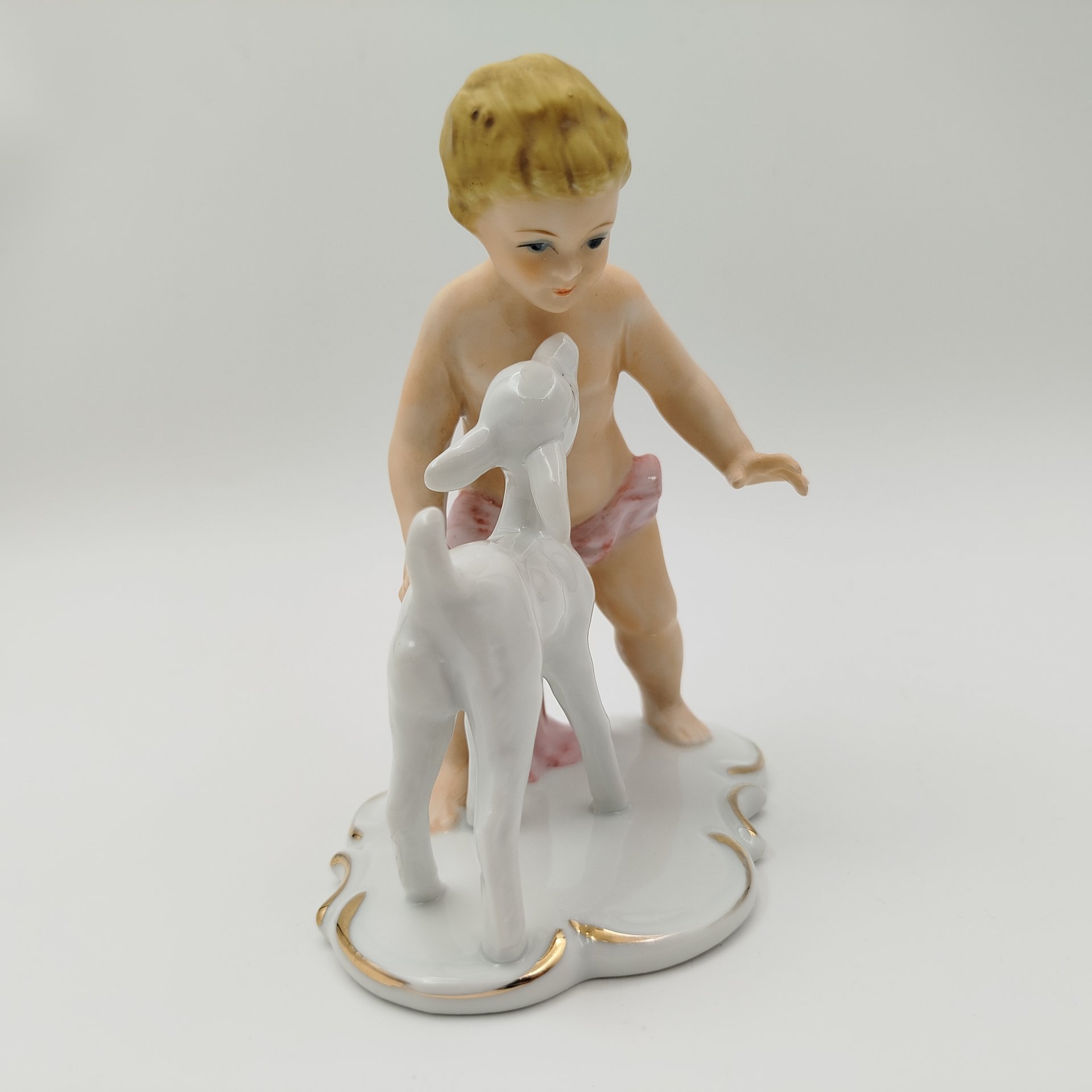 Статуэтка "Путти с козленком", фарфор, роспись, золочение, Европа, 1970-1990 гг.
