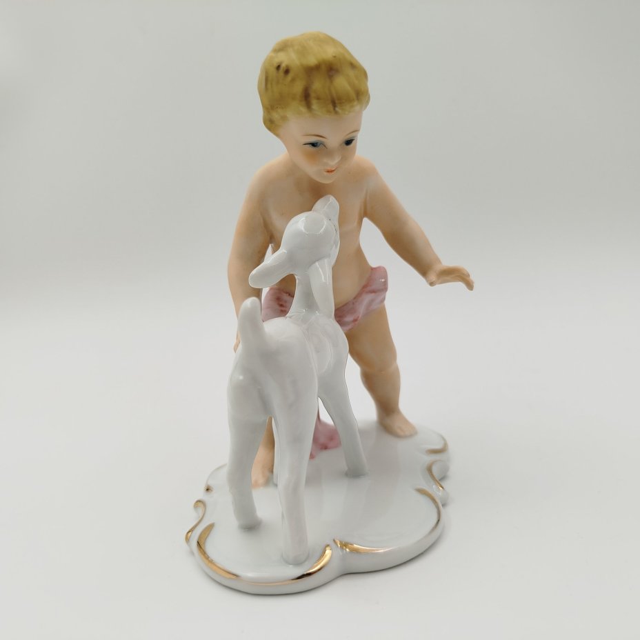 Статуэтка "Путти с козленком", фарфор, роспись, золочение, Европа, 1970-1990 гг.