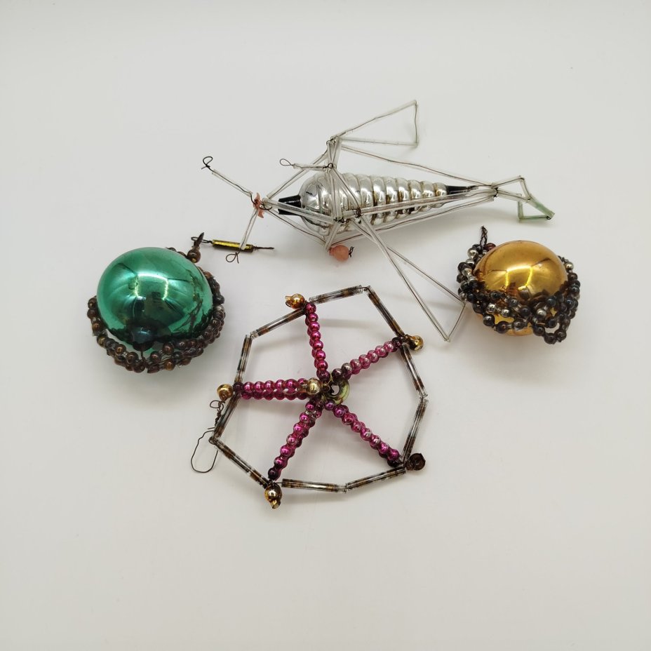 Набор из четырех ёлочных игрушек, стекло, стеклярус, металл, Завод «Лаборприбор», СССР, 1950-1970 гг.