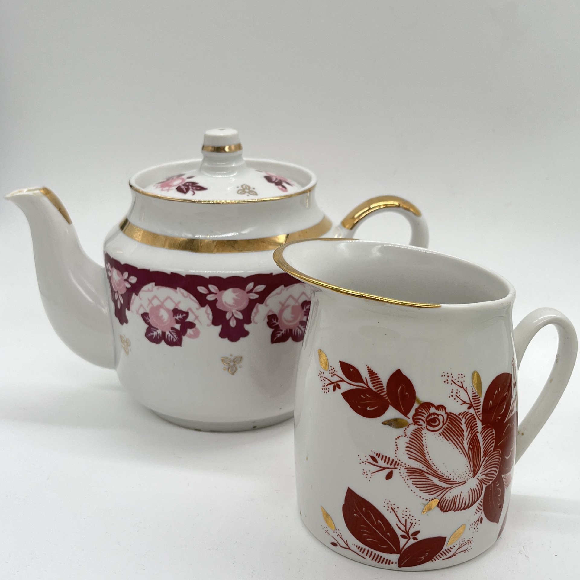 Набор из чайника и молочника с декором в виде роз (подбор), фарфор, деколь, золочение, Дмитровский фарфоровый завод (ДФЗ Вербилки), СССР, 1970-1990 гг.