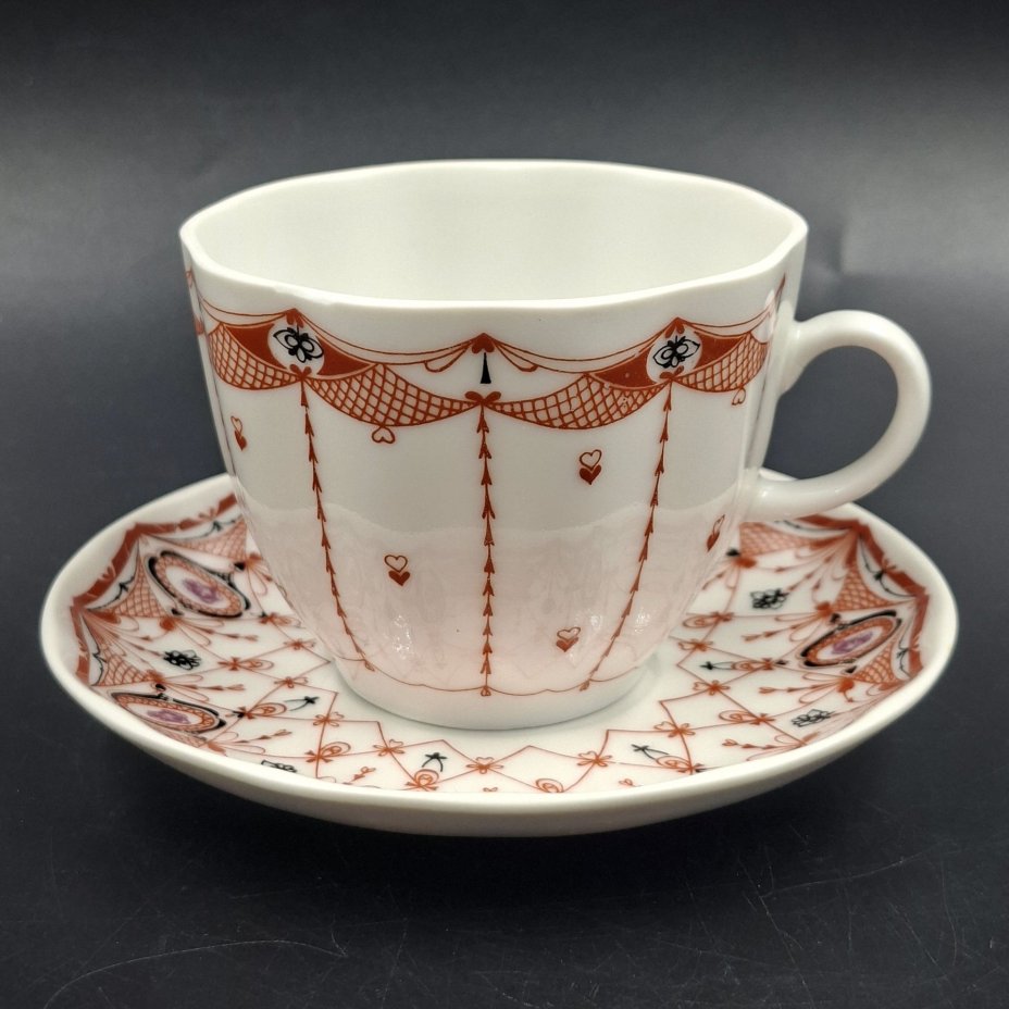 Пара кофейная "Паутинка", автор рисунка Н.Л. Петрова, фарфор, деколь, Ленинградский фарфоровый завод (ЛФЗ), Россия, 1989-2001 гг.