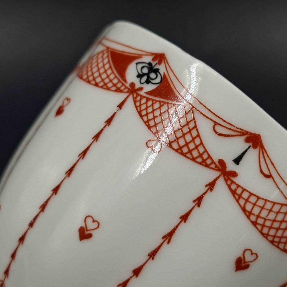 Пара кофейная "Паутинка", автор рисунка Н.Л. Петрова, фарфор, деколь, Ленинградский фарфоровый завод (ЛФЗ), Россия, 1989-2001 гг.