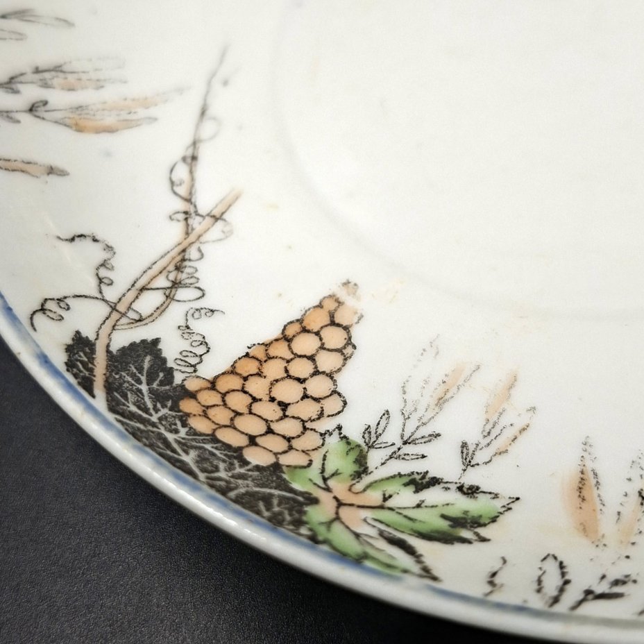 Набор из двух чайных блюдец с изображением плодов (в подборе), фарфор, деколь, золочение, Дулевский фарфоровый завод (Дулёво), СССР, 1920-1930 гг.