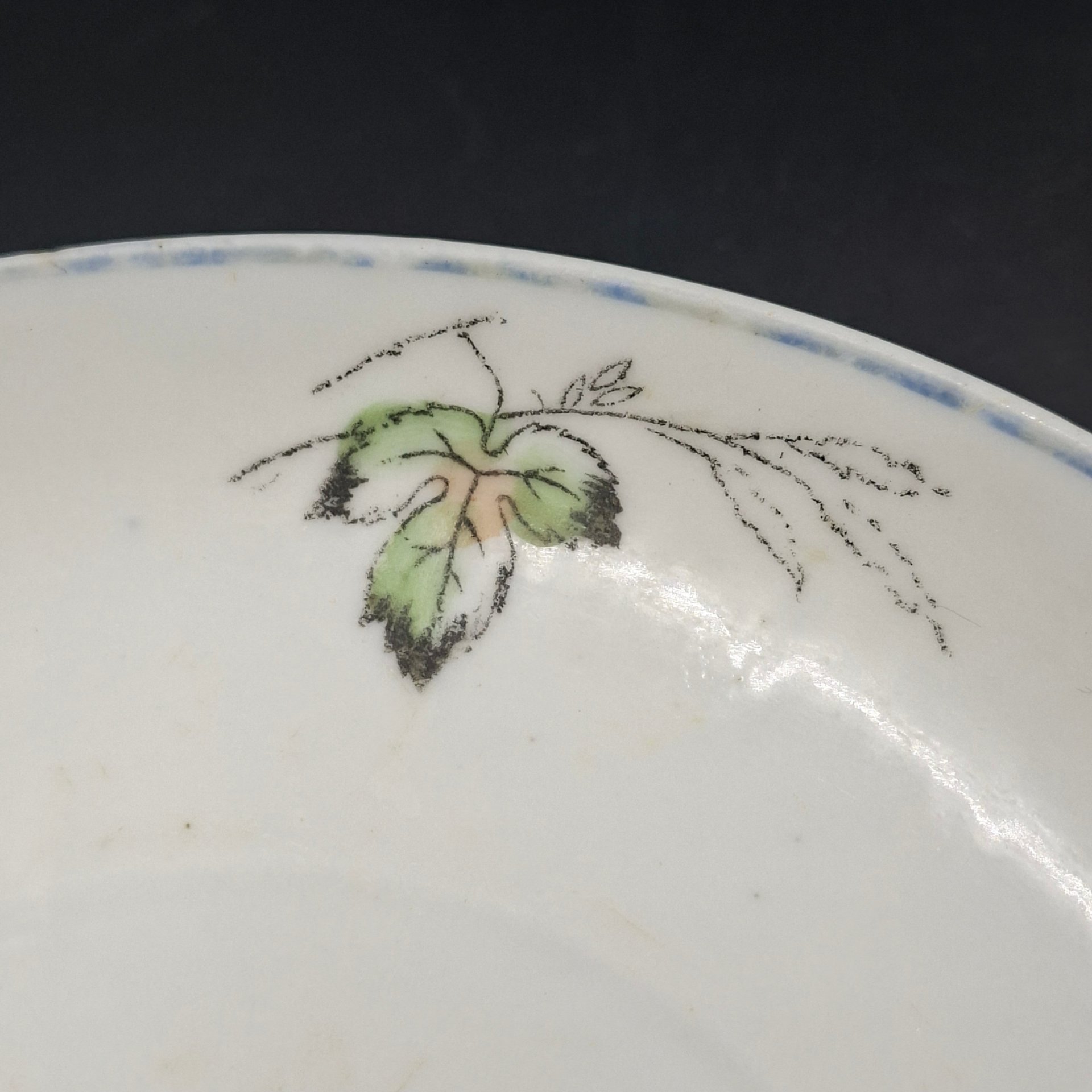 Набор из двух чайных блюдец с изображением плодов (в подборе), фарфор, деколь, золочение, Дулевский фарфоровый завод (Дулёво), СССР, 1920-1930 гг.