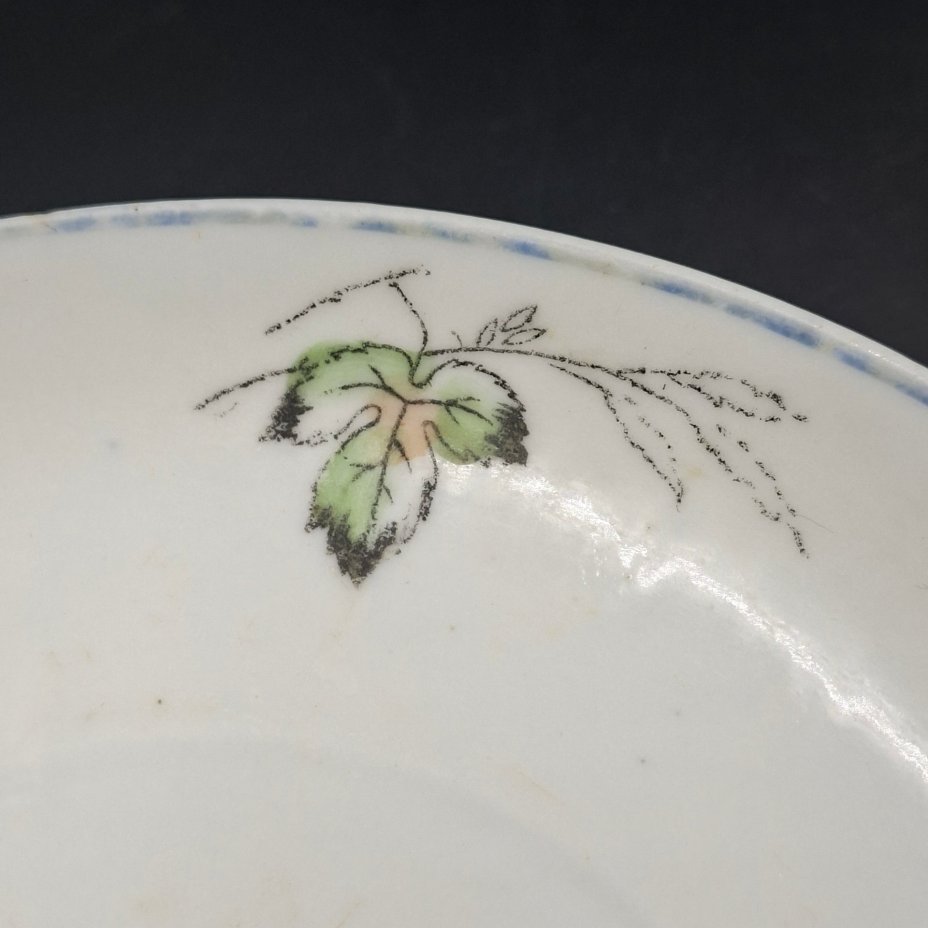 Набор из двух чайных блюдец с изображением плодов (в подборе), фарфор, деколь, золочение, Дулевский фарфоровый завод (Дулёво), СССР, 1920-1930 гг.