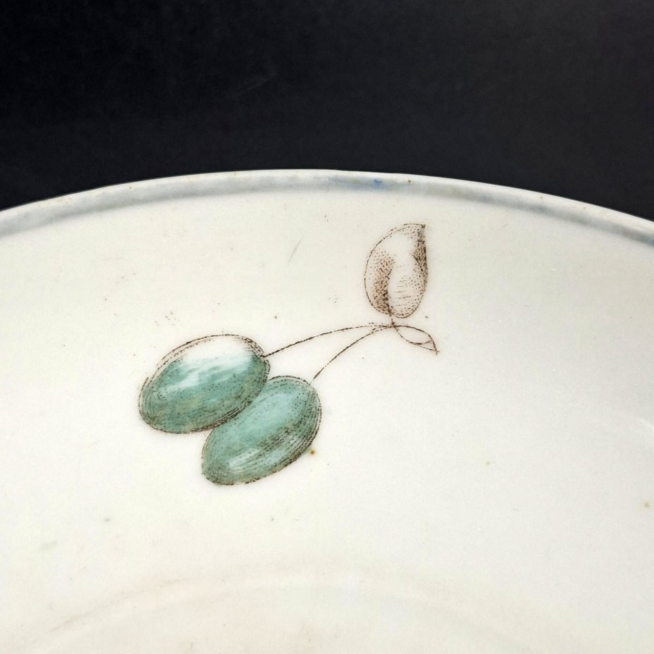 Набор из двух чайных блюдец с изображением плодов (в подборе), фарфор, деколь, золочение, Дулевский фарфоровый завод (Дулёво), СССР, 1920-1930 гг.