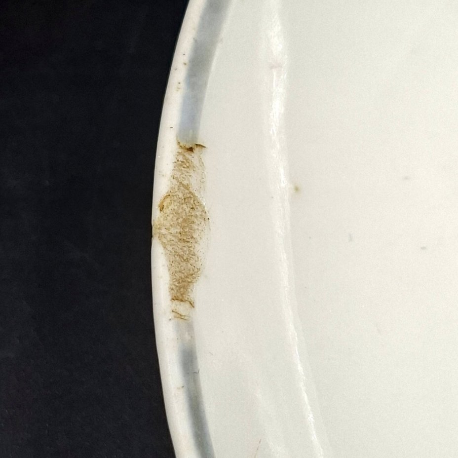 Набор из двух чайных блюдец с изображением плодов (в подборе), фарфор, деколь, золочение, Дулевский фарфоровый завод (Дулёво), СССР, 1920-1930 гг.