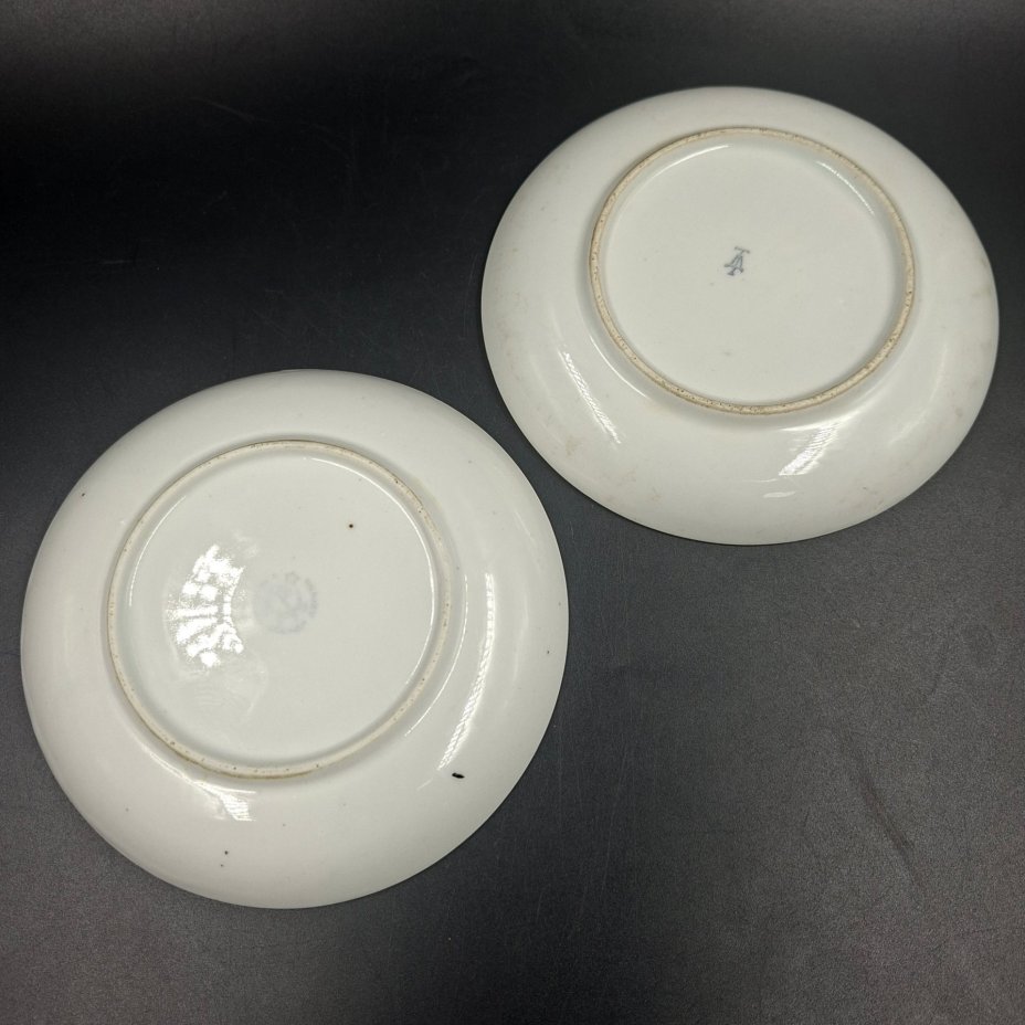 Набор из двух чайных блюдец с изображением плодов (в подборе), фарфор, деколь, золочение, Дулевский фарфоровый завод (Дулёво), СССР, 1920-1930 гг.