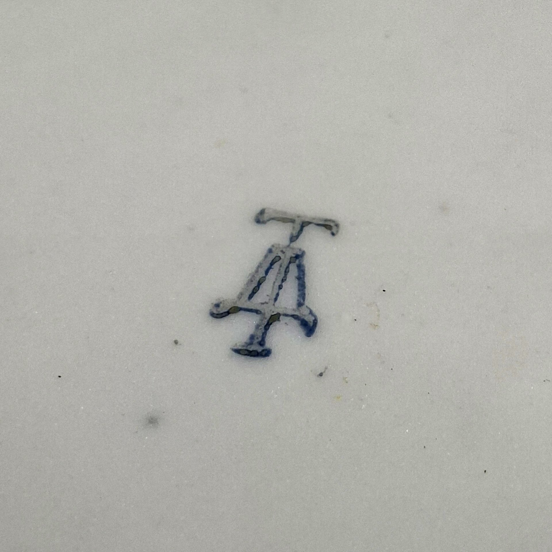 Набор из двух чайных блюдец с изображением плодов (в подборе), фарфор, деколь, золочение, Дулевский фарфоровый завод (Дулёво), СССР, 1920-1930 гг.