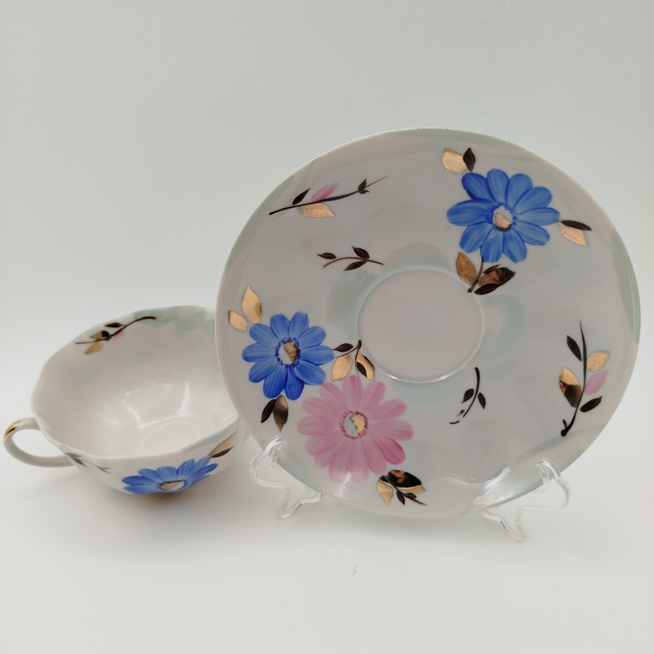 Пара чайная с цветочным декором в виде астр, фарфор, роспись, золочение, Дулевский фарфоровый завод (Дулёво), СССР, 1968-1991 гг.