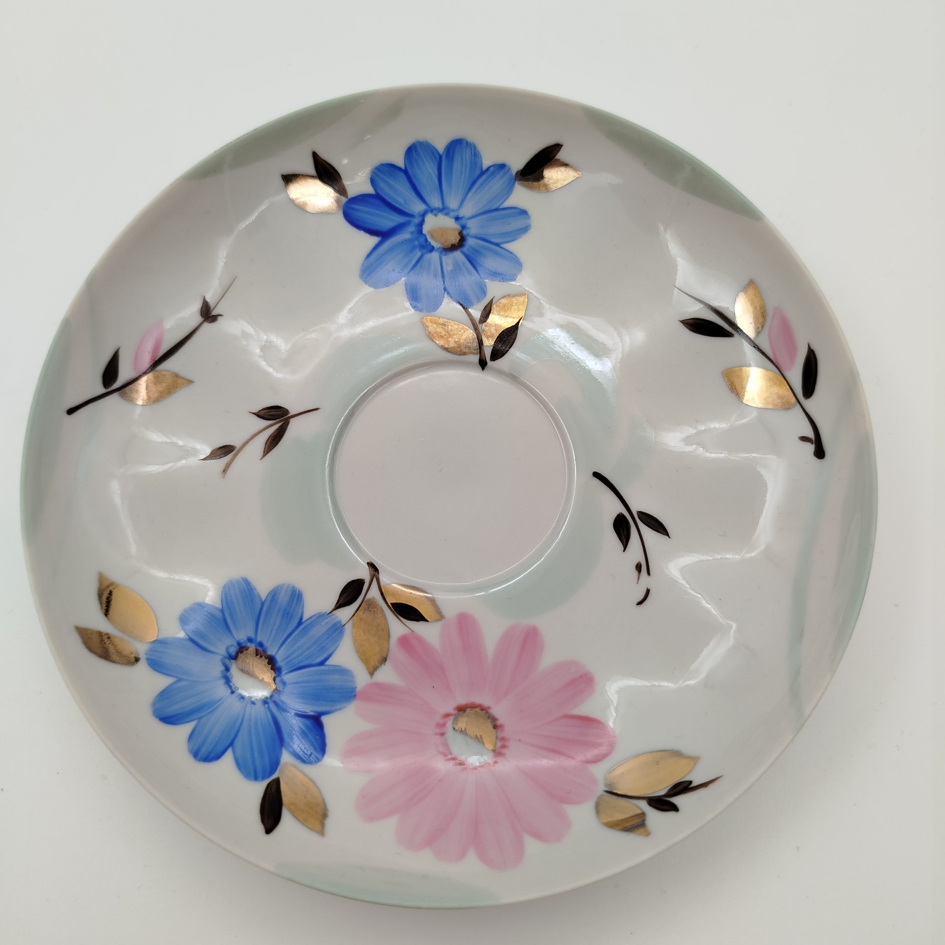 Пара чайная с цветочным декором в виде астр, фарфор, роспись, золочение, Дулевский фарфоровый завод (Дулёво), СССР, 1968-1991 гг.