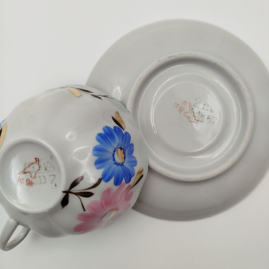 Пара чайная с цветочным декором в виде астр, фарфор, роспись, золочение, Дулевский фарфоровый завод (Дулёво), СССР, 1968-1991 гг.