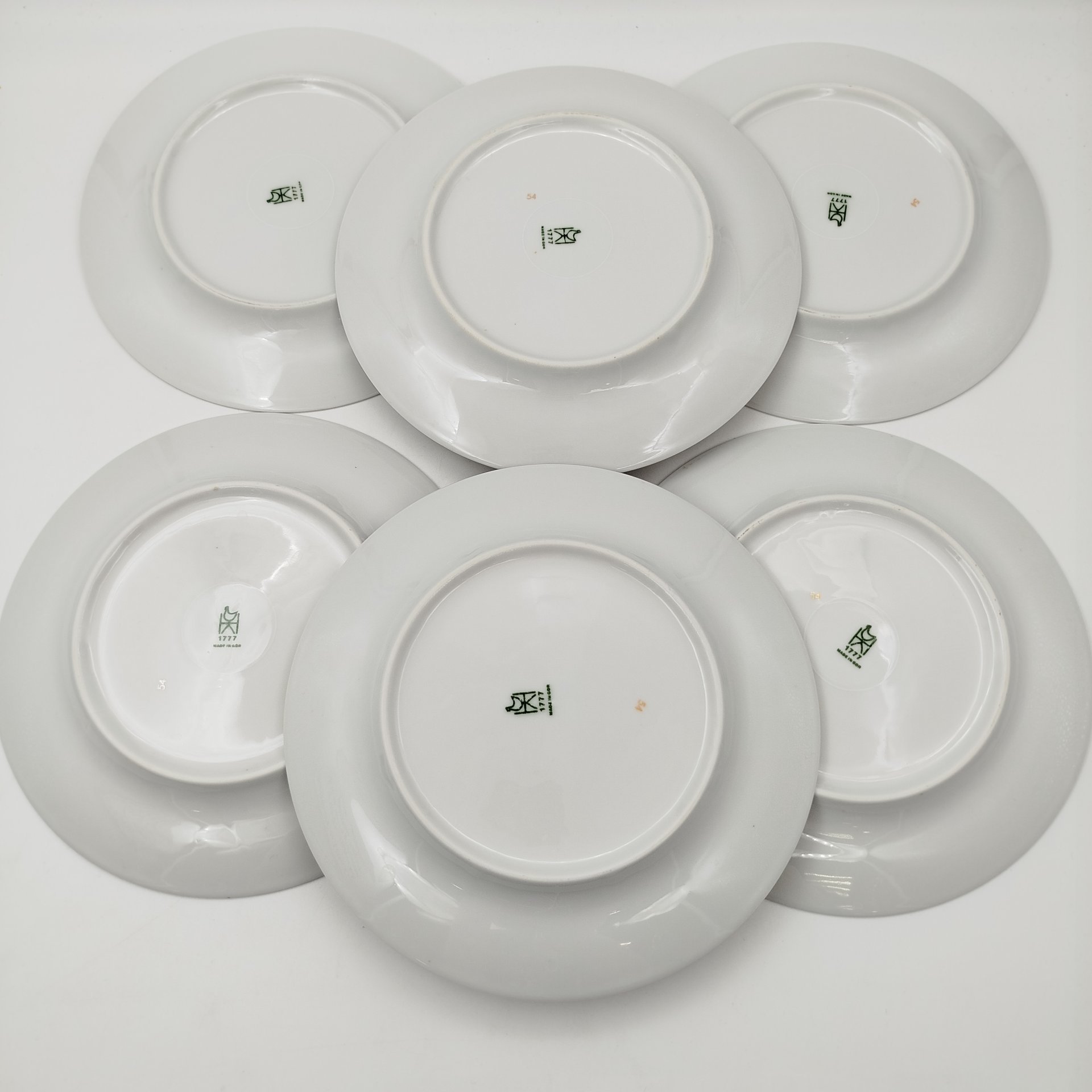 Набор десертных тарелок на 6 персон, украшенный цветочным декором