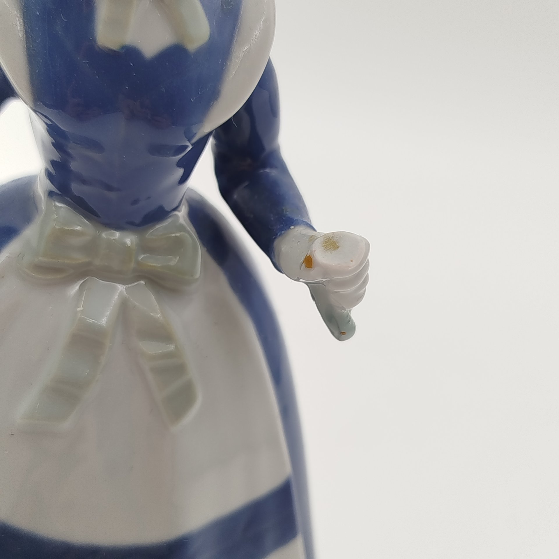 Статуэтка "Девушка в голубом", фарфор, роспись, Западная Европа, 1970-1990 гг.