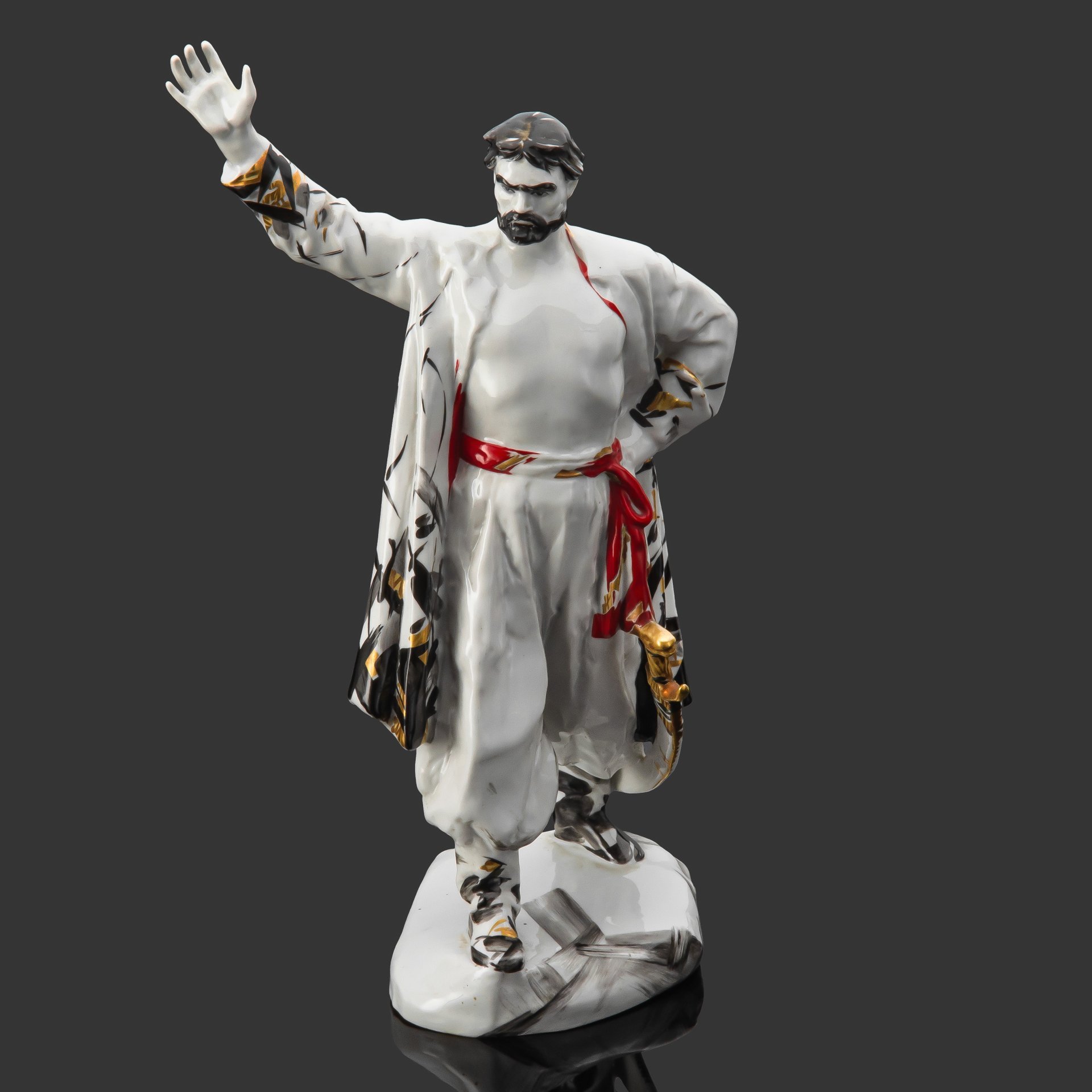 Скульптура "Степан Разин", скульптор Е. П. Крупина, художник В. Шостак, фарфор, роспись, золочение, Ленинградский фарфоровый завод (ЛФЗ), СССР, 1958-1960 гг.