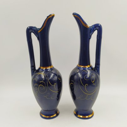 Пара декоративных кувшинов с растительным орнаментом, фарфор, крытье кобальтом, роспись, золочение, Махарадзевский райпромкомбинат, СССР, 1970-1990 гг.