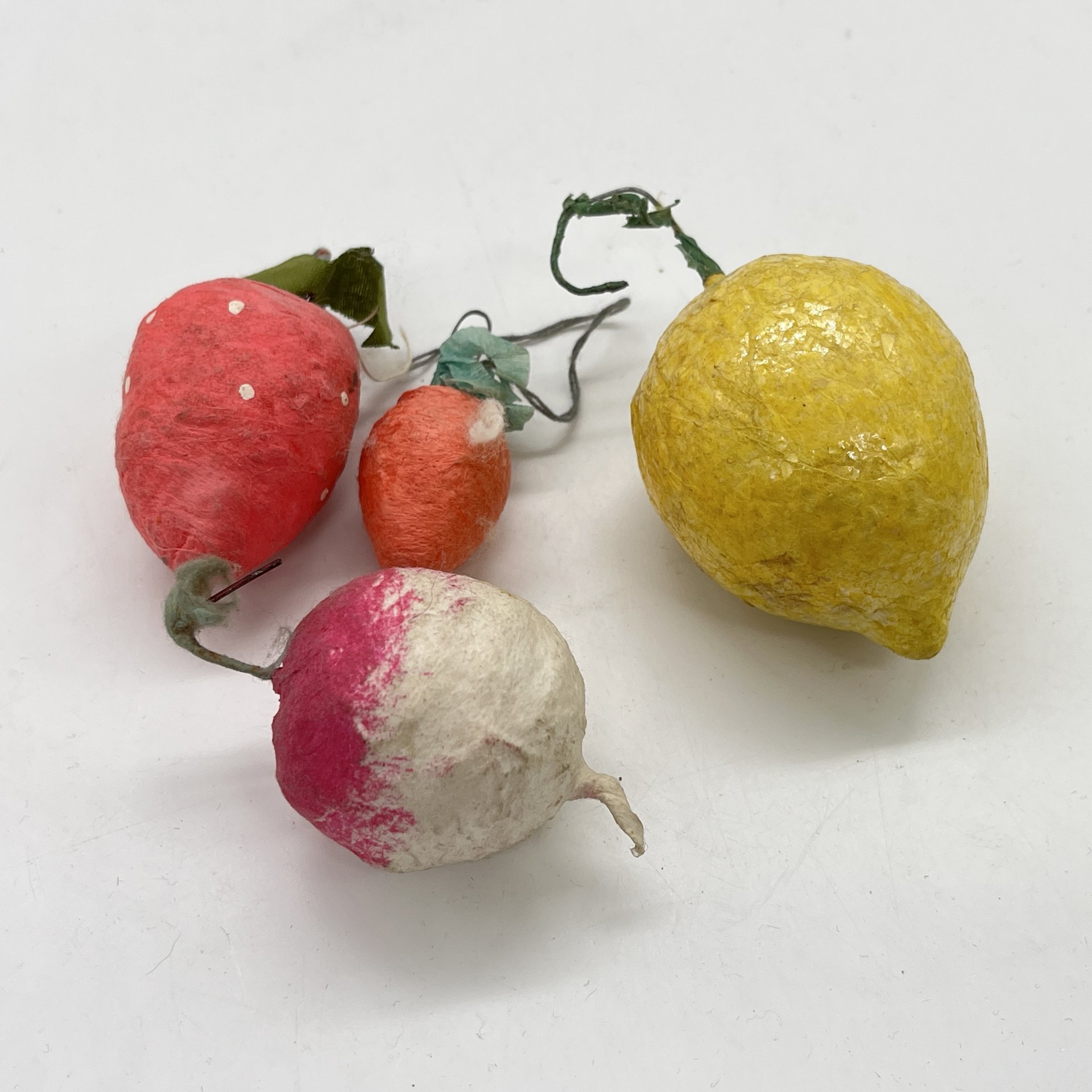 Набор из 4 ёлочных игрушек "Овощи", вата, клейстер, роспись, СССР, 1940-1960 гг.