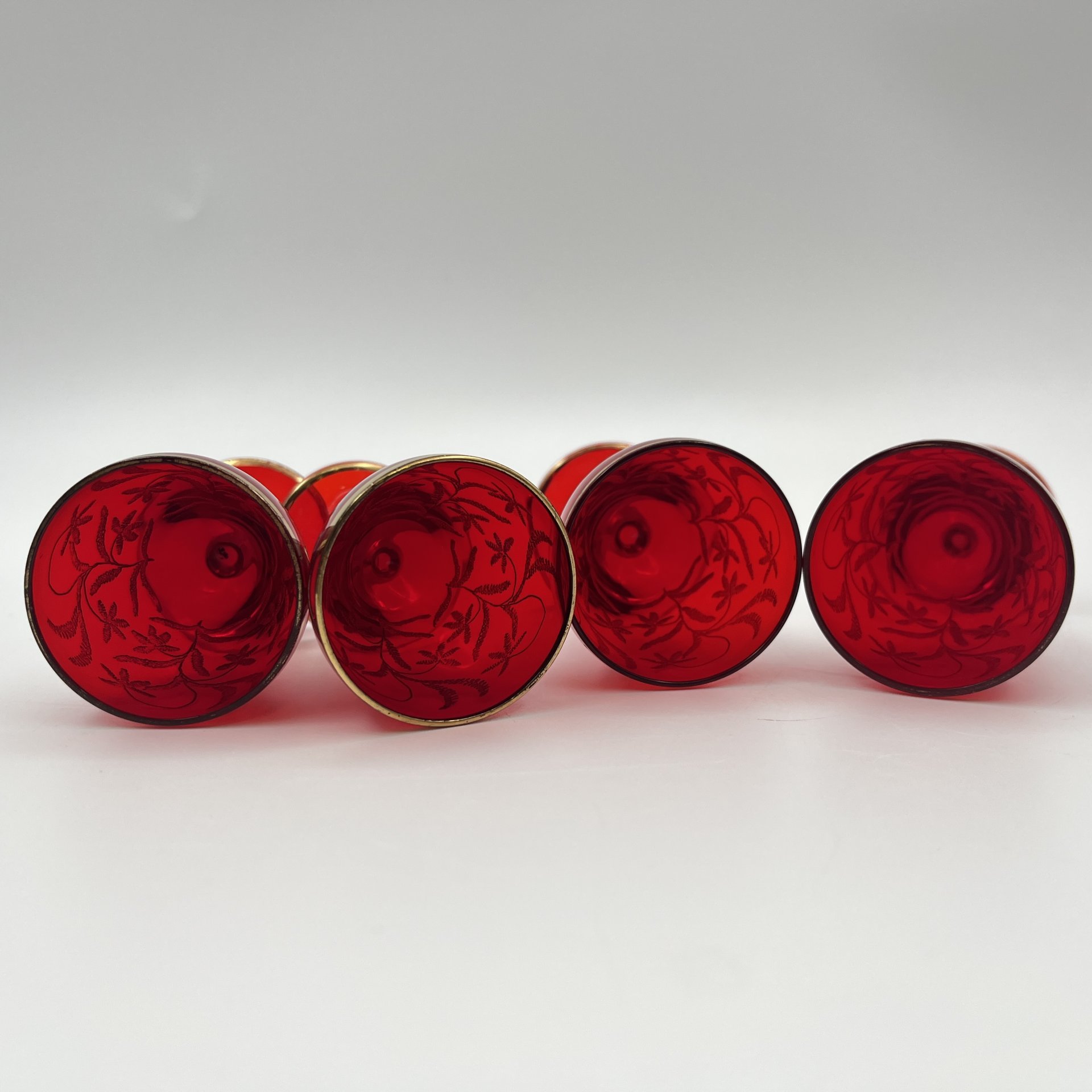 Набор из 4-х рюмок рубинового оттенка "Золотой шар", цветное стекло, золочение, Чехословакия, 1960-1980 гг.