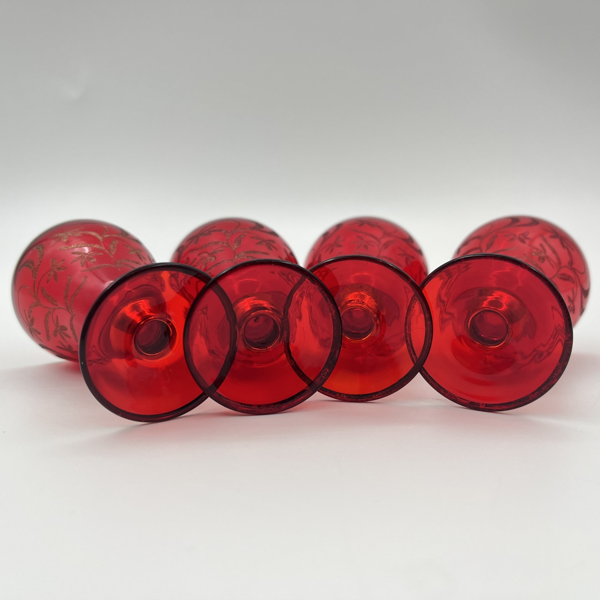 Набор из 4-х рюмок рубинового оттенка "Золотой шар", цветное стекло, золочение, Чехословакия, 1960-1980 гг.