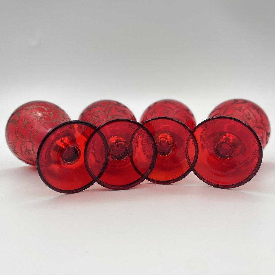 Набор из 4-х рюмок рубинового оттенка "Золотой шар"