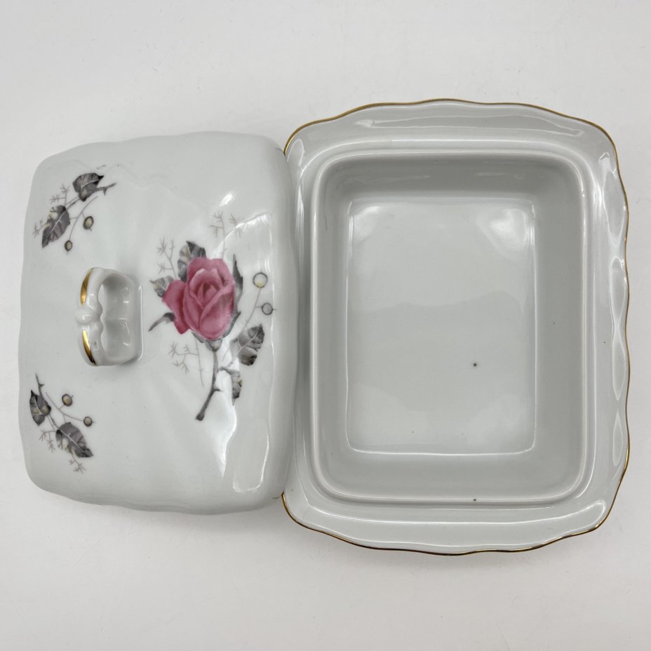 Масленка (паштетница), украшенная изображением розы