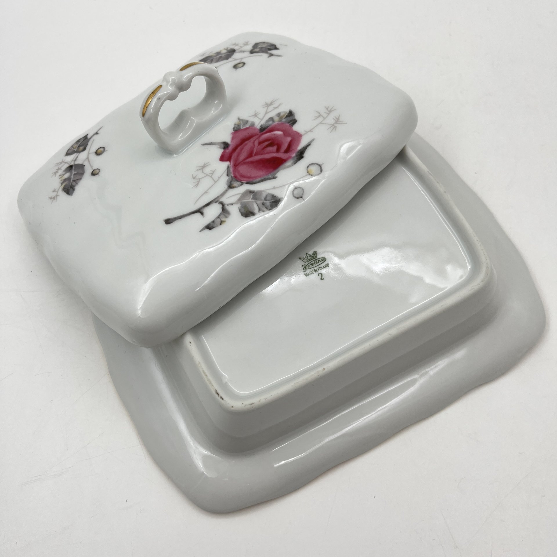 Масленка (паштетница), украшенная изображением розы