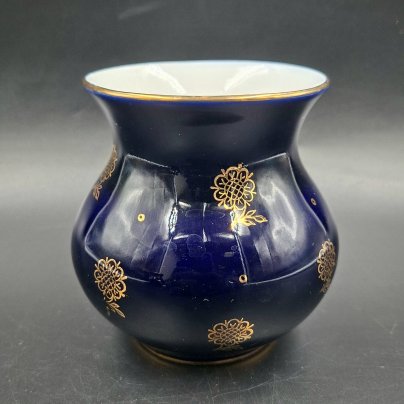 Ваза миниатюрная с цветочным декором, фарфор, крытье кобальтом, золочение, Ленинградский фарфоровый завод (ЛФЗ), СССР, 1950-1960 гг.