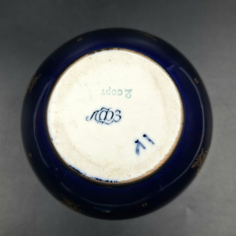 Ваза миниатюрная с цветочным декором