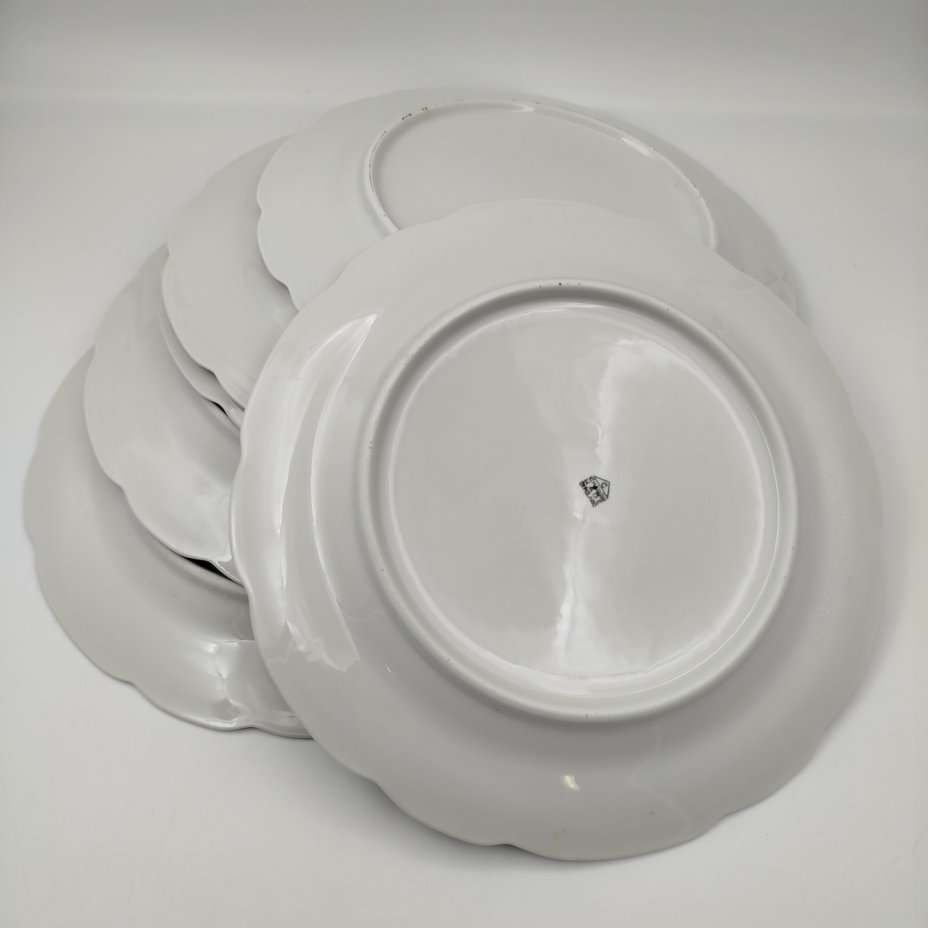 Набор обеденных тарелок на 6 персон с декором в виде плюща и золотистым кантом, фарфор, деколь, золочение, Cmielow, Польша, 1950-1980 гг.