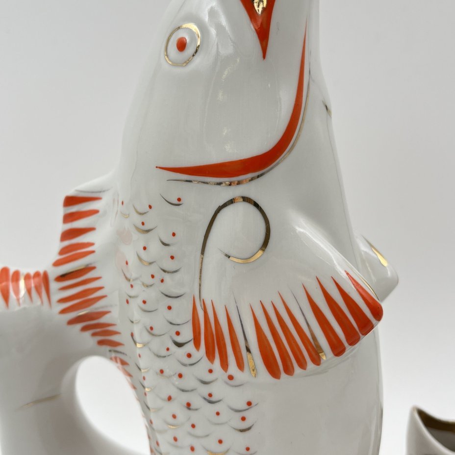 Набор для крепких напитков "Рыба" (штоф и 5 стопок), автор М.Д.Барамидзе, фарфор, роспись, золочение, Полонский завод художественной керамики (Полонное ЗХК), СССР, 1973-1991 гг.