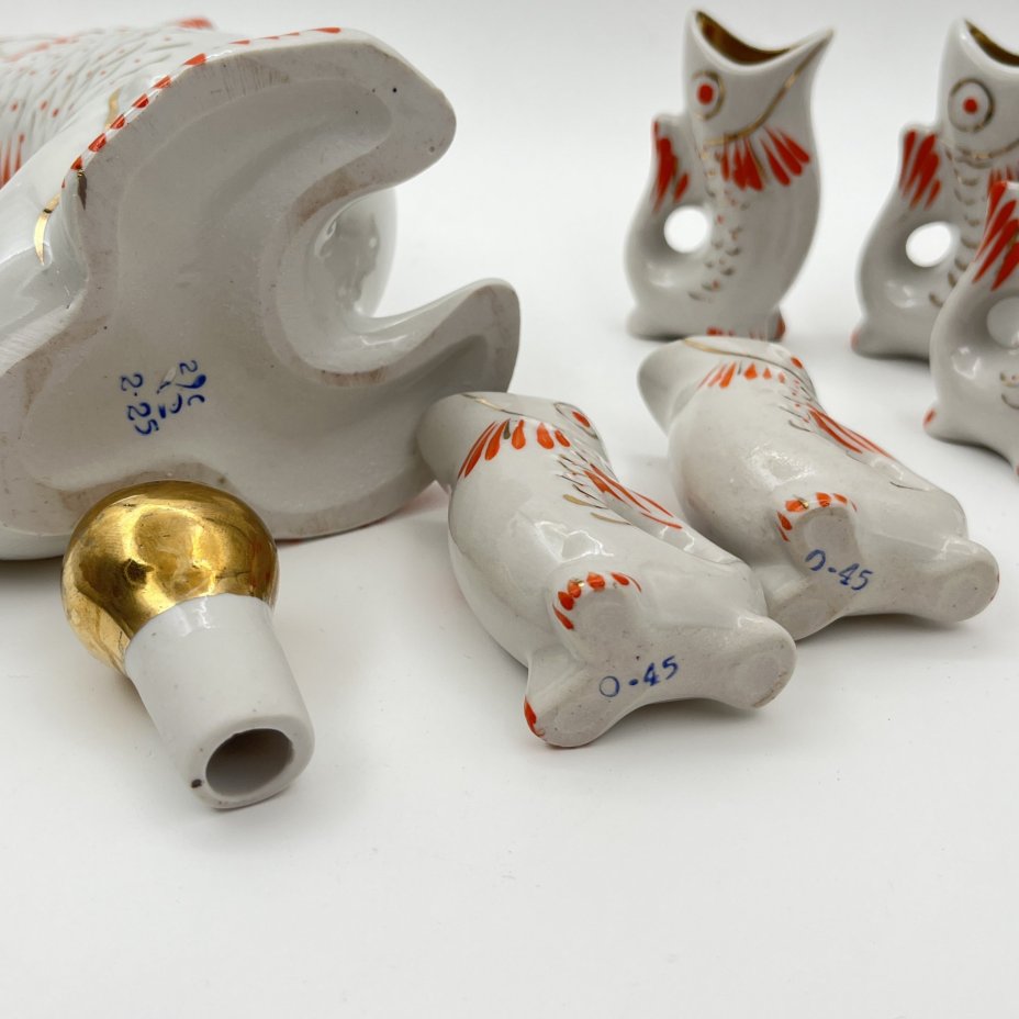 Набор для крепких напитков "Рыба" (штоф и 5 стопок), автор М.Д.Барамидзе, фарфор, роспись, золочение, Полонский завод художественной керамики (Полонное ЗХК), СССР, 1973-1991 гг.