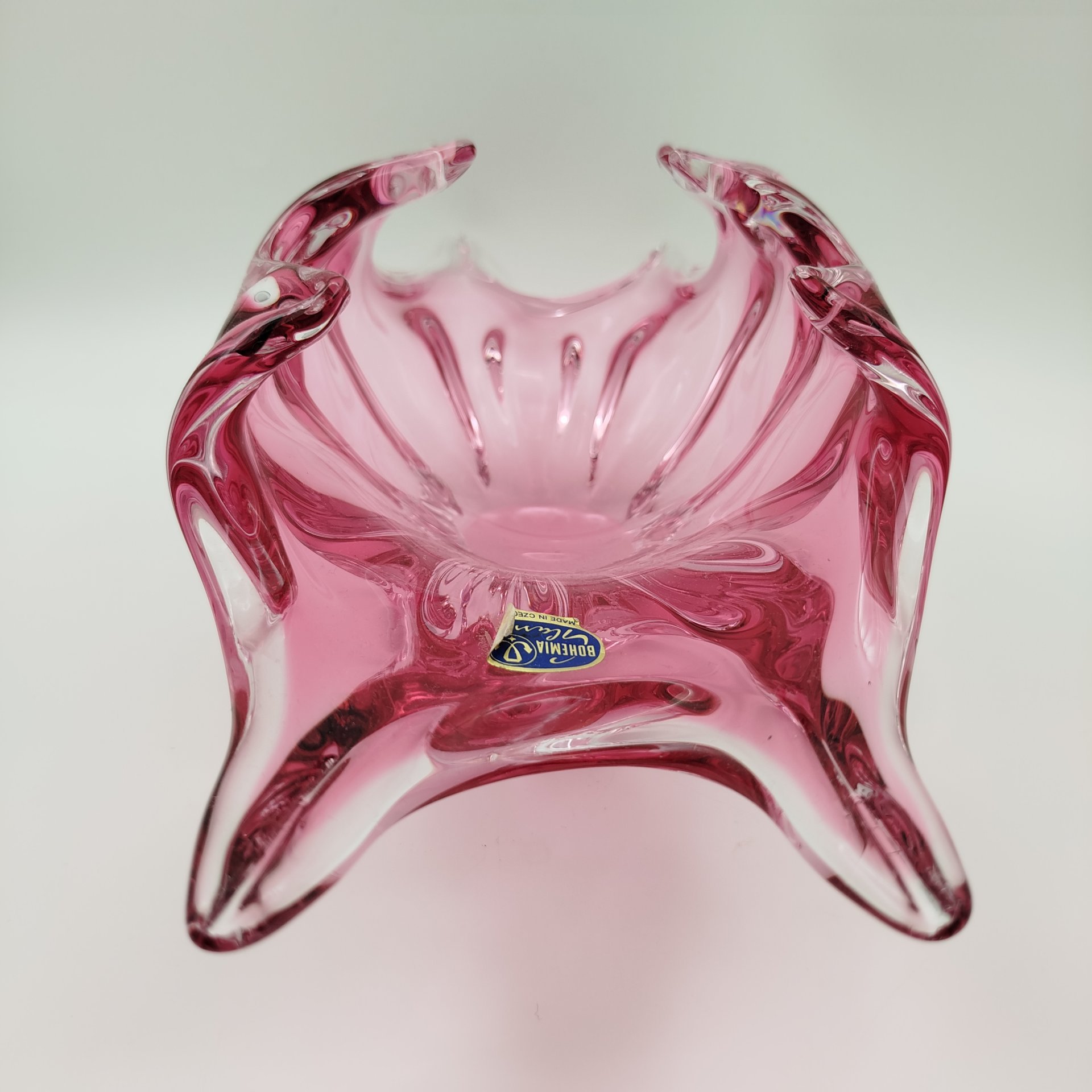 Ваза (конфетница) оригинальной формы, розового цвета, стекло, гутная техника, Чехословакия, 1960-1980 гг.