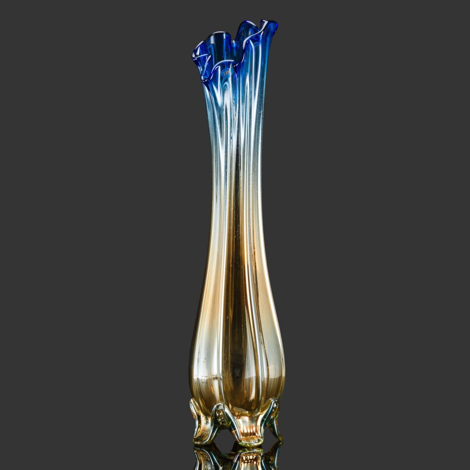 Ваза для цветов (высокая) золотисто-голубого цвета, стекло, гутная техника, люстр, Европа, 1990-2000 гг.
