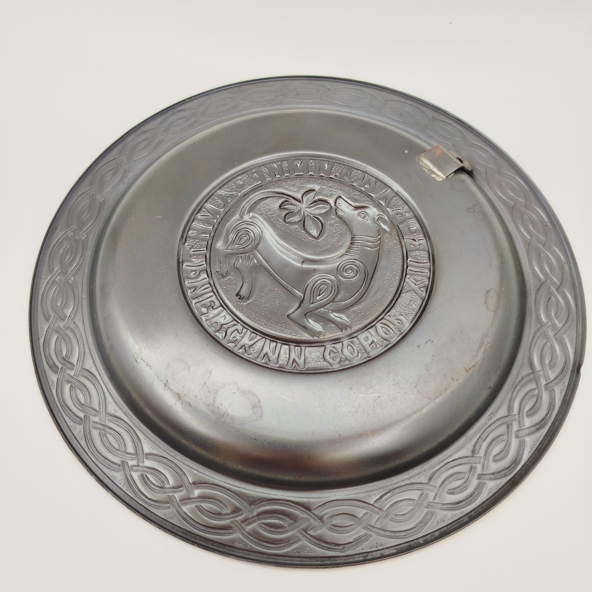 Тарелка настенная декоративная "Владимир. Дмитровский собор XII в.", медь, чернение, Кольчугинский завод цветных металлов, СССР, 1970-1990 гг.