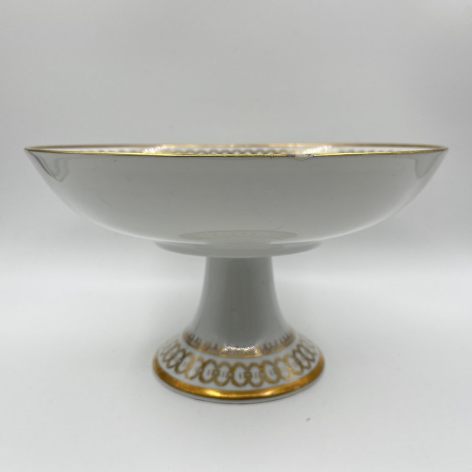 Фруктовница (ваза на ножке), украшенная орнаментом и цветочным декором, Gloria Fine Porcelain Bavaria