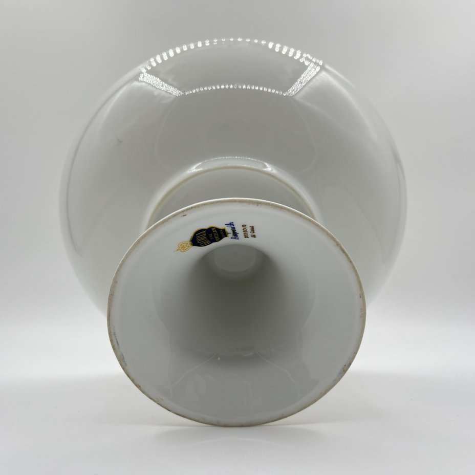 Фруктовница (ваза на ножке), украшенная орнаментом и цветочным декором, Gloria Fine Porcelain Bavaria