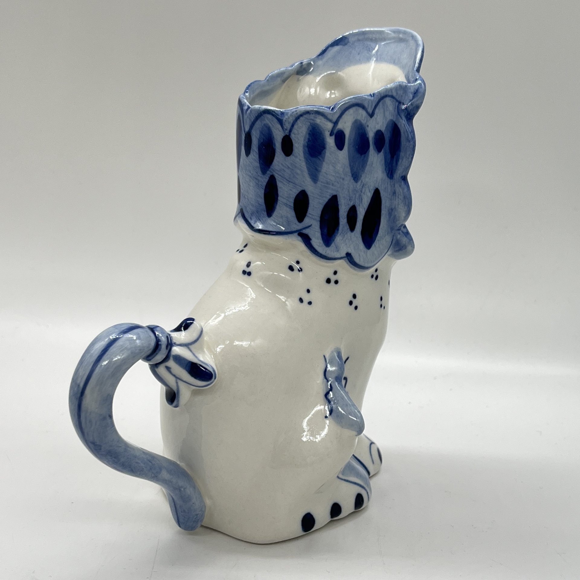 Кувшин в виде льва с расписным декором, фарфор, роспись, Объединение «Гжель», СССР, 1972-1985 гг.