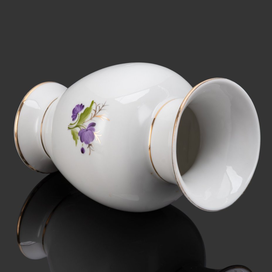 Ваза с цветочным декором, фарфор, роспись, Ленинградский фарфоровый завод (ЛФЗ), СССР, 1950-1960 гг.