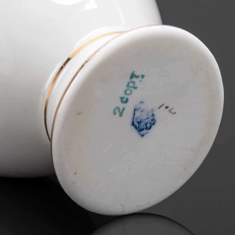 Ваза с цветочным декором, фарфор, роспись, Ленинградский фарфоровый завод (ЛФЗ), СССР, 1950-1960 гг.